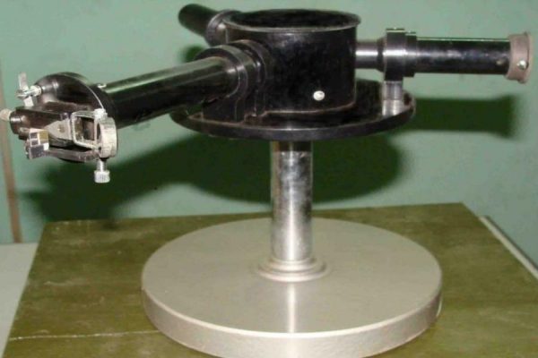 Máy quang phổ lăng kính